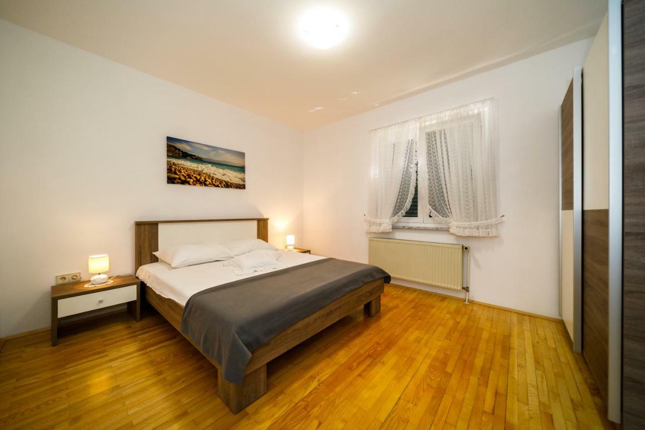 Apartment Anton Krk Town Esterno foto