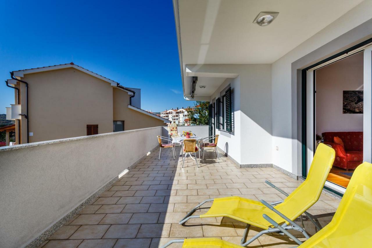 Apartment Anton Krk Town Esterno foto