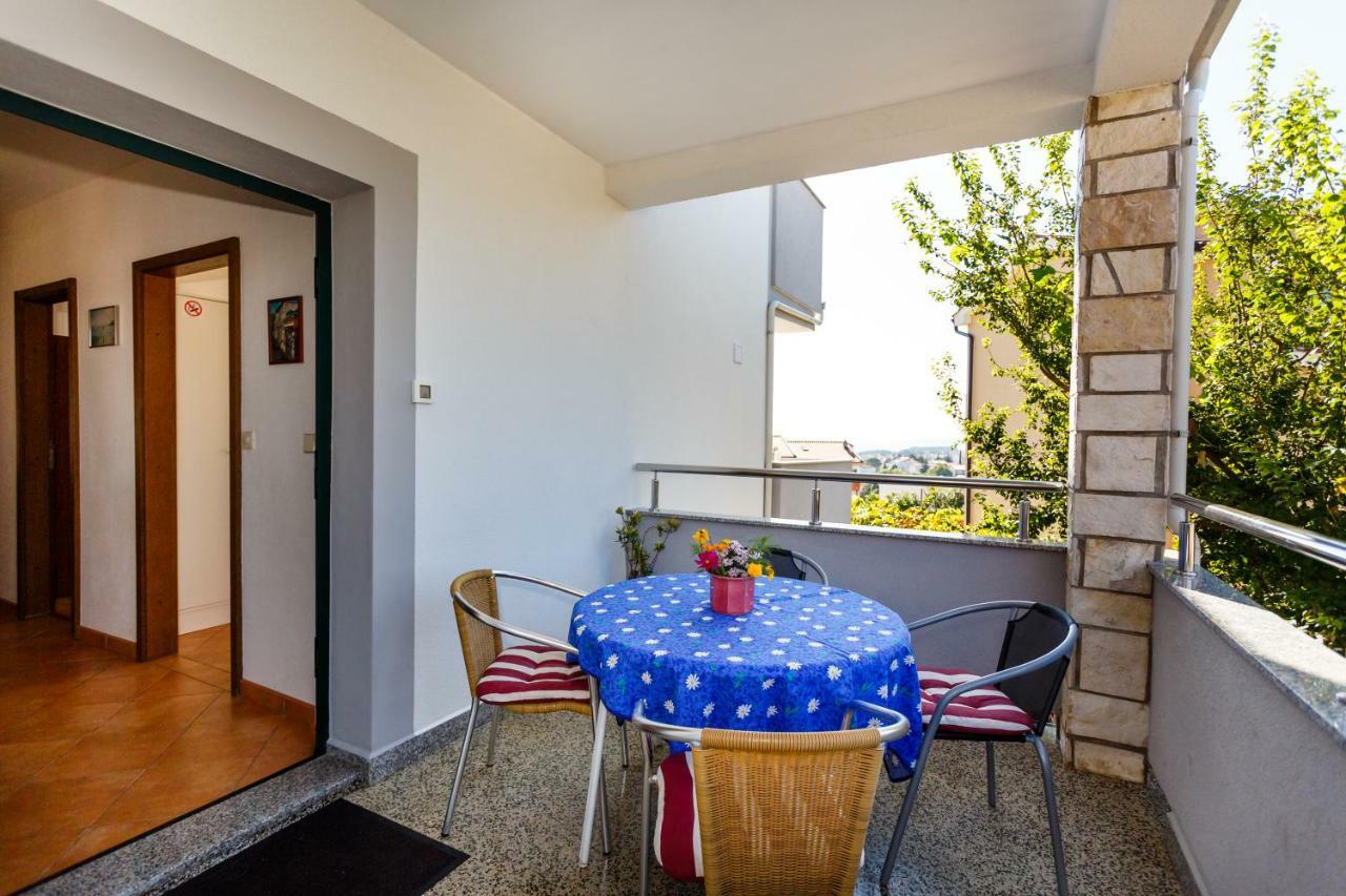 Apartment Anton Krk Town Esterno foto