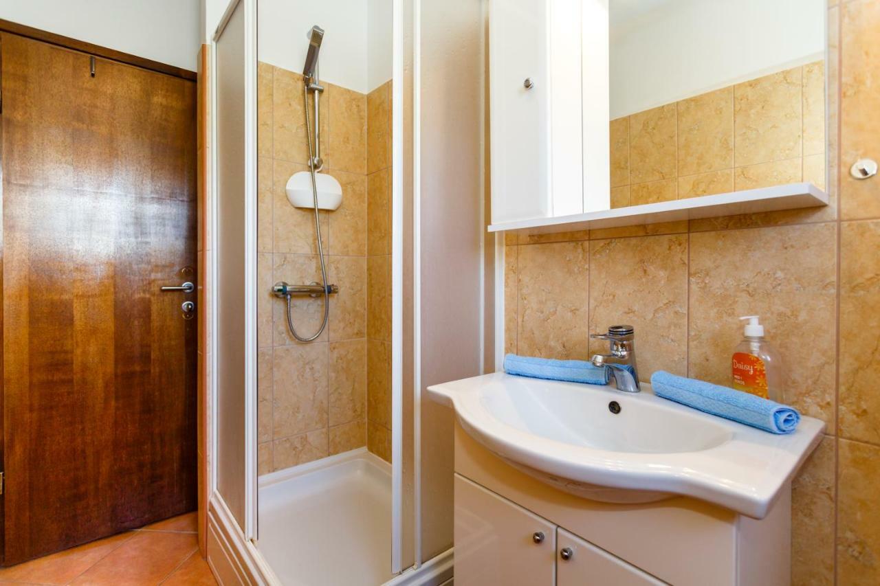 Apartment Anton Krk Town Esterno foto