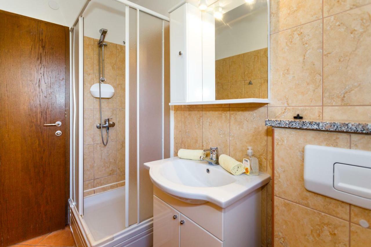 Apartment Anton Krk Town Esterno foto